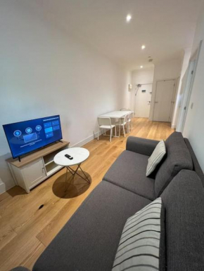 Cozy Modern Apartment in Croydon Central, Croydon